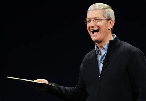 A­p­p­l­e­­ı­n­ ­T­i­m­ ­C­o­o­k­­t­a­n­ ­B­i­l­e­ ­F­a­z­l­a­ ­K­a­z­a­n­a­n­ ­Y­ö­n­e­t­i­c­i­s­i­ ­İ­s­t­i­f­a­ ­E­d­i­y­o­r­